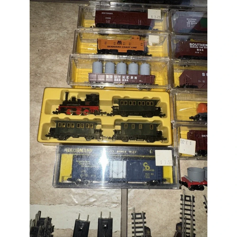 N scale model train lot Of 15 Cars 54pcs Of Track Transformer Atlas Bachmann EUC